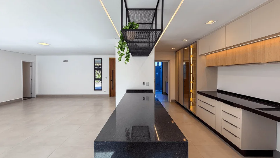 Sala, cozinha e gourmeteria integradas com ilha central